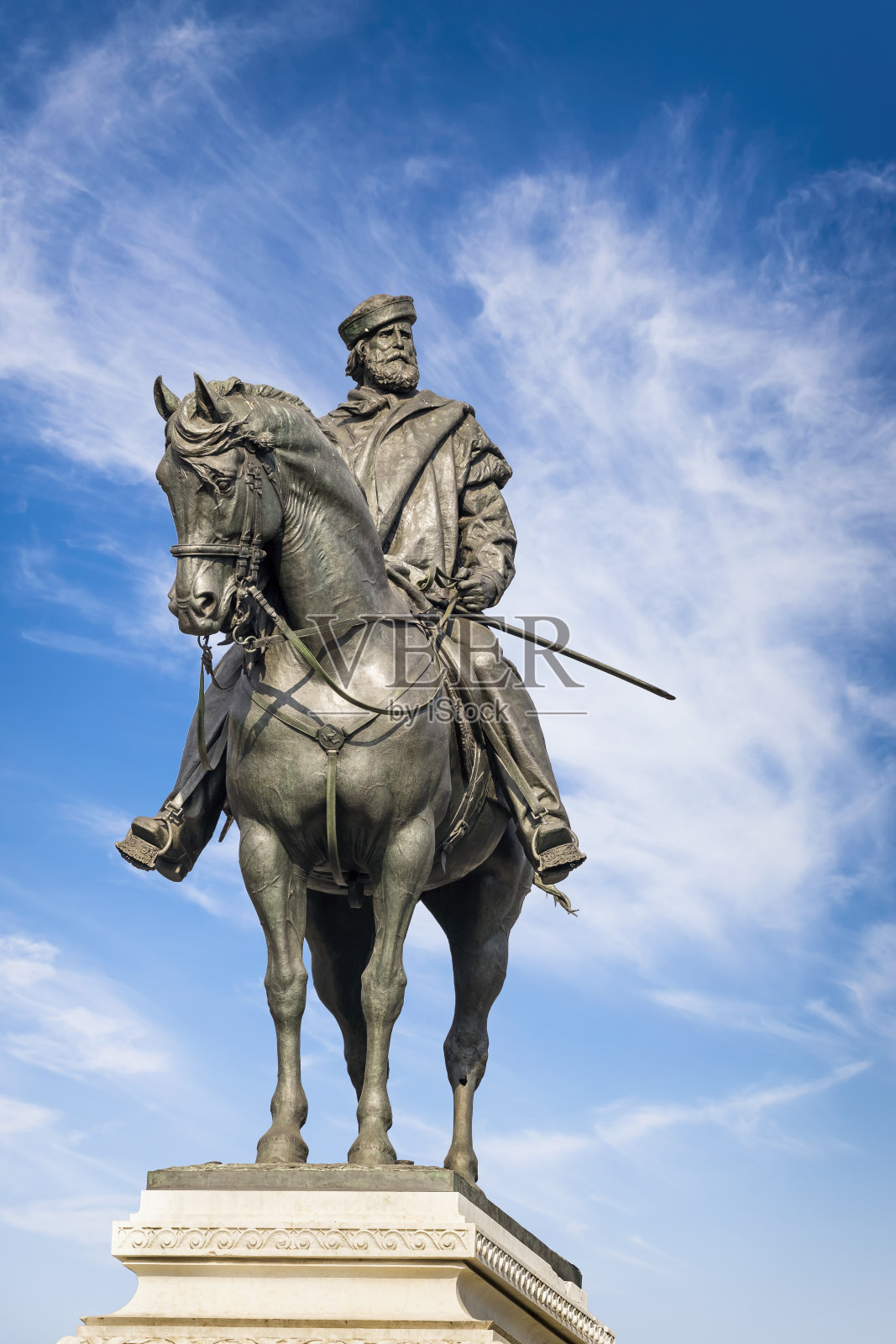 意大利假日——米兰的朱塞佩·加里波第马术雕像照片摄影图片