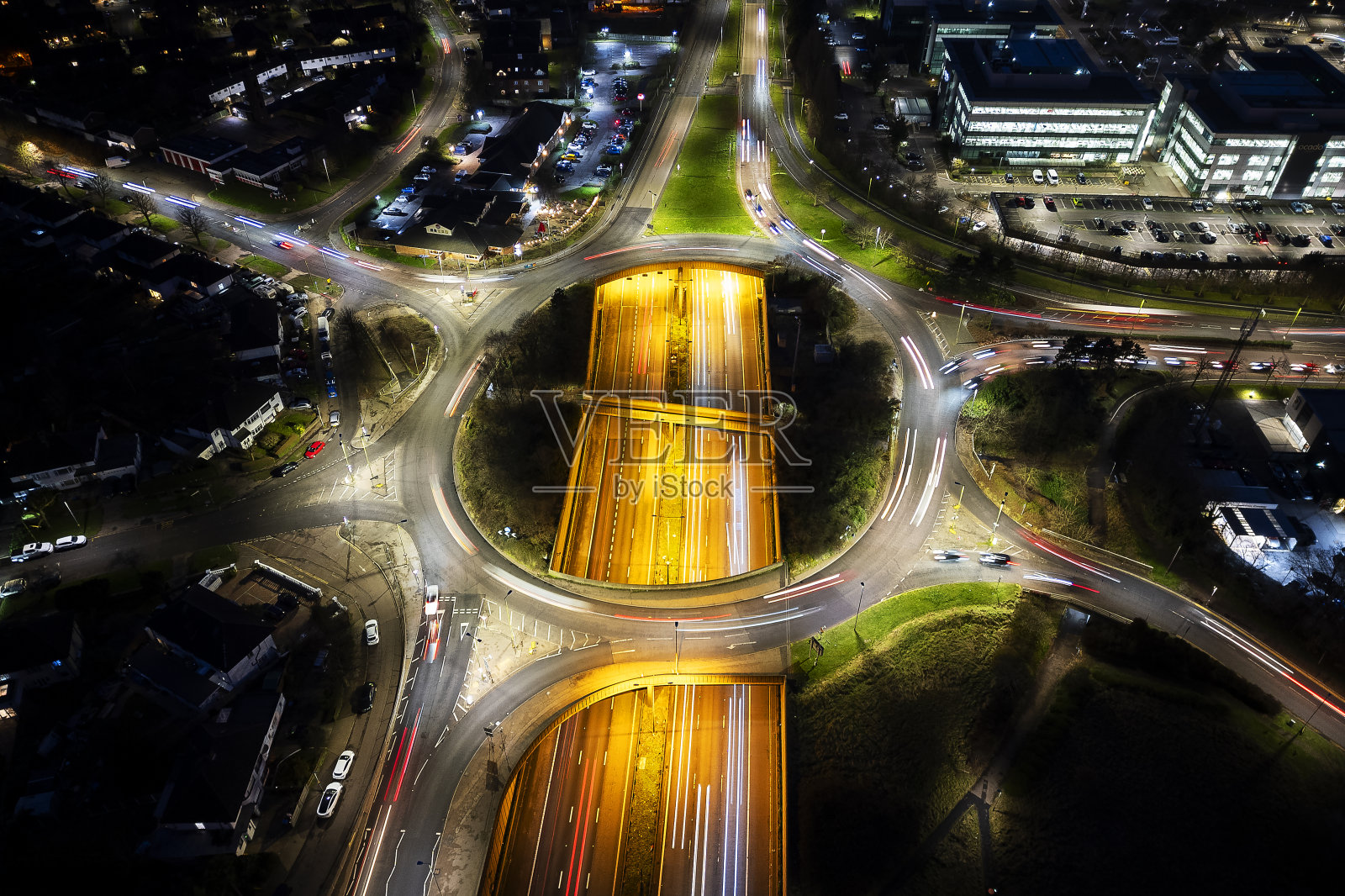 交通基础设施长期暴露。照片摄影图片