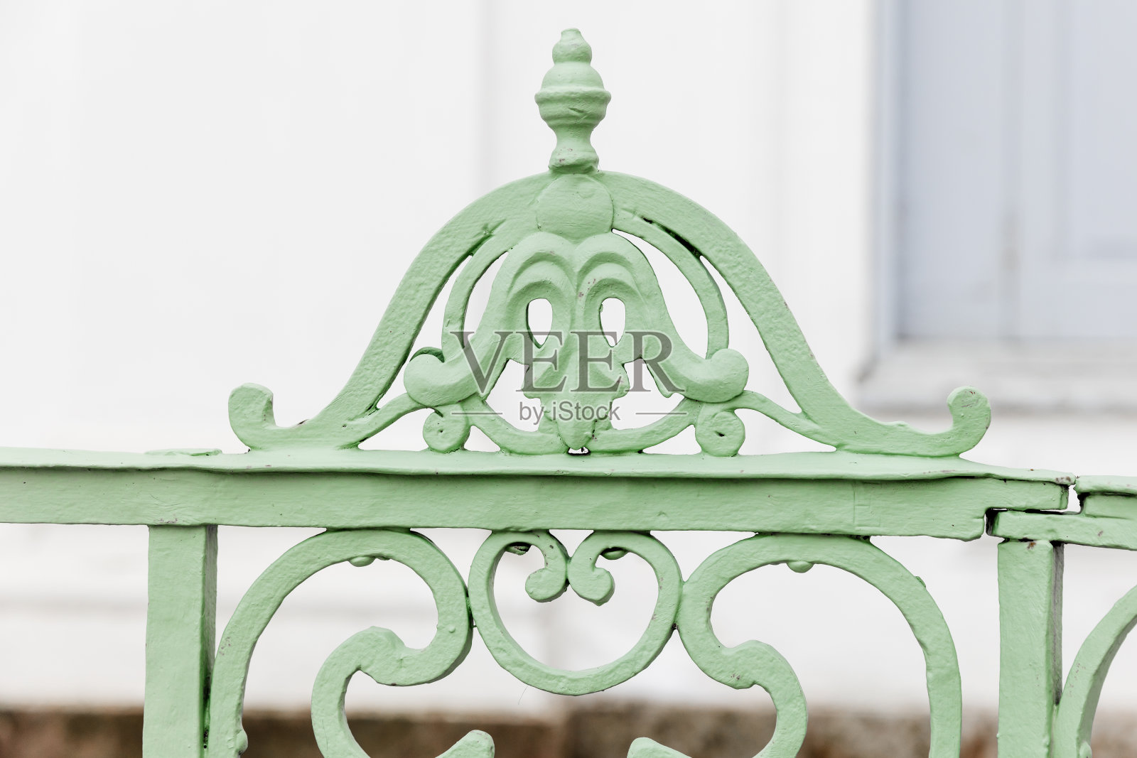 室外装饰设计元素以古绿色锻造栏杆为主照片摄影图片