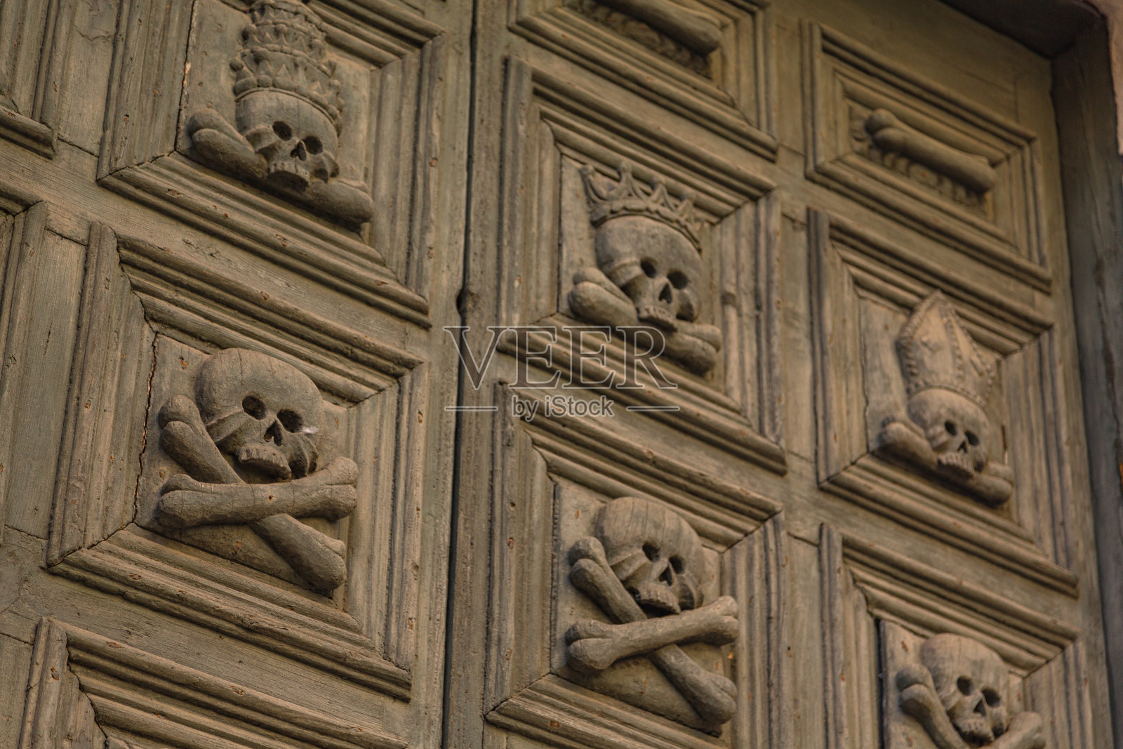 意大利马泰拉的圣基亚拉阿西西教堂照片摄影图片