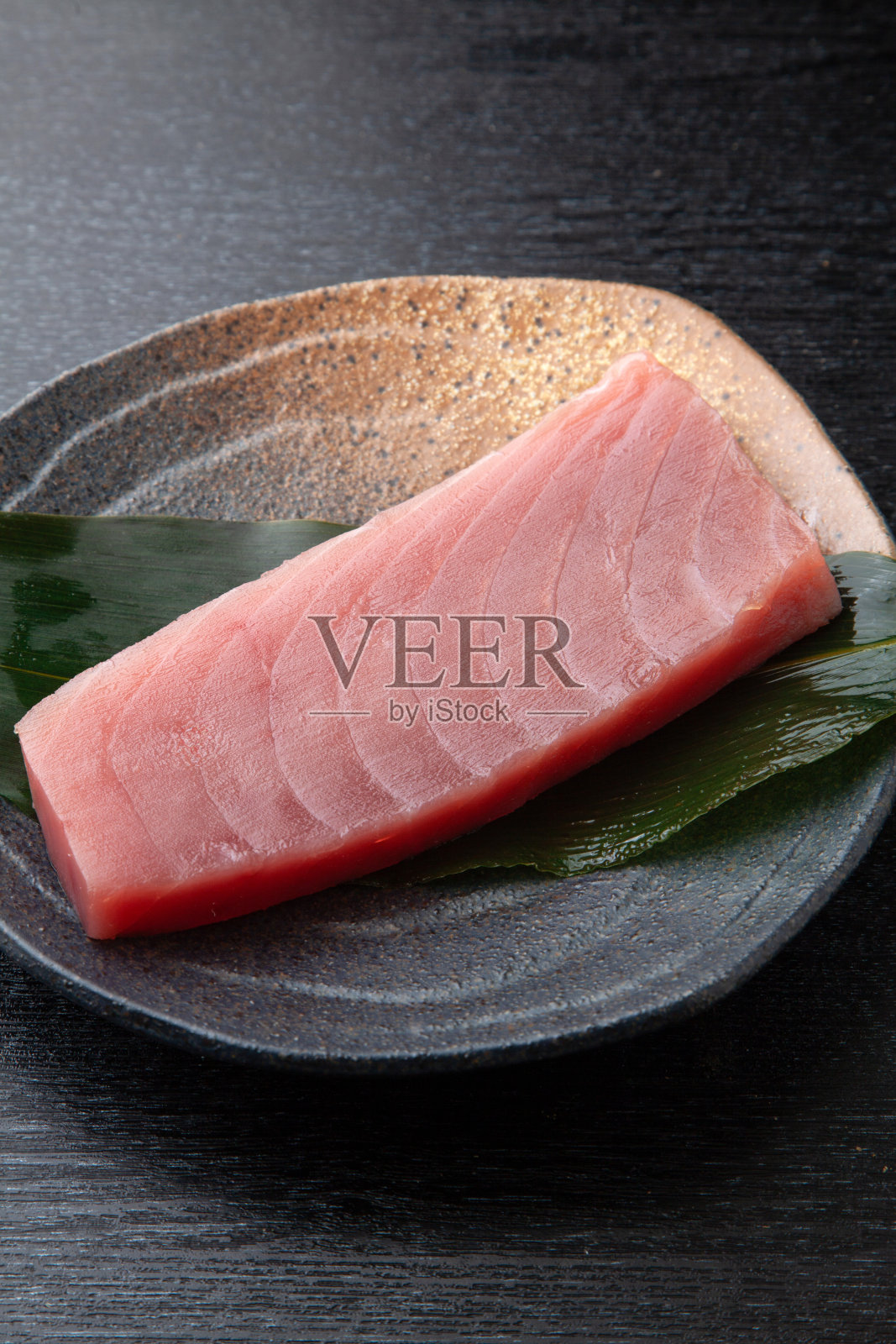 黄鳍金枪鱼生鱼片照片摄影图片