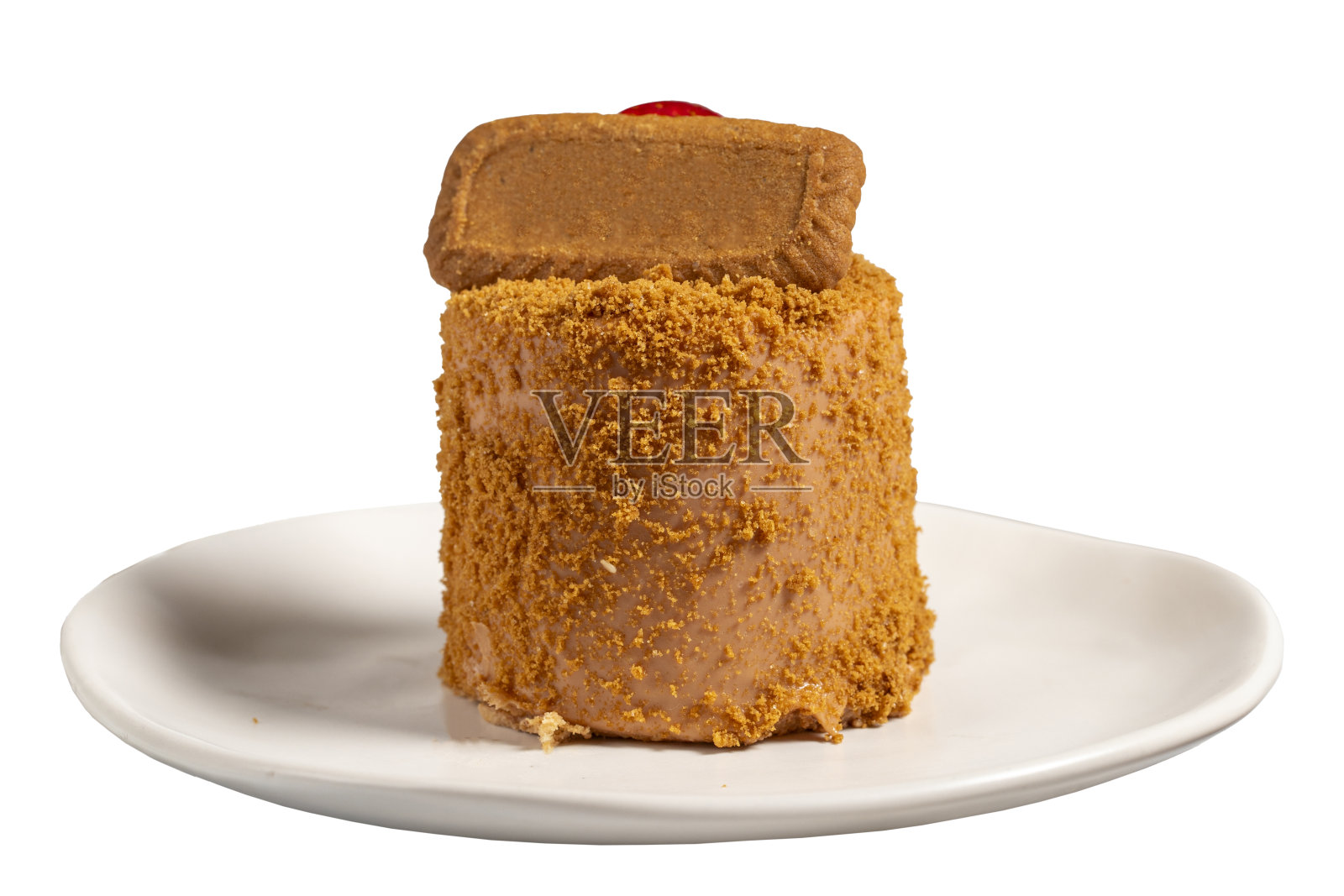 饼干蛋糕。美味的奶油蛋糕孤立在白色的背景。蛋糕里面有水果,外面有饼干照片摄影图片