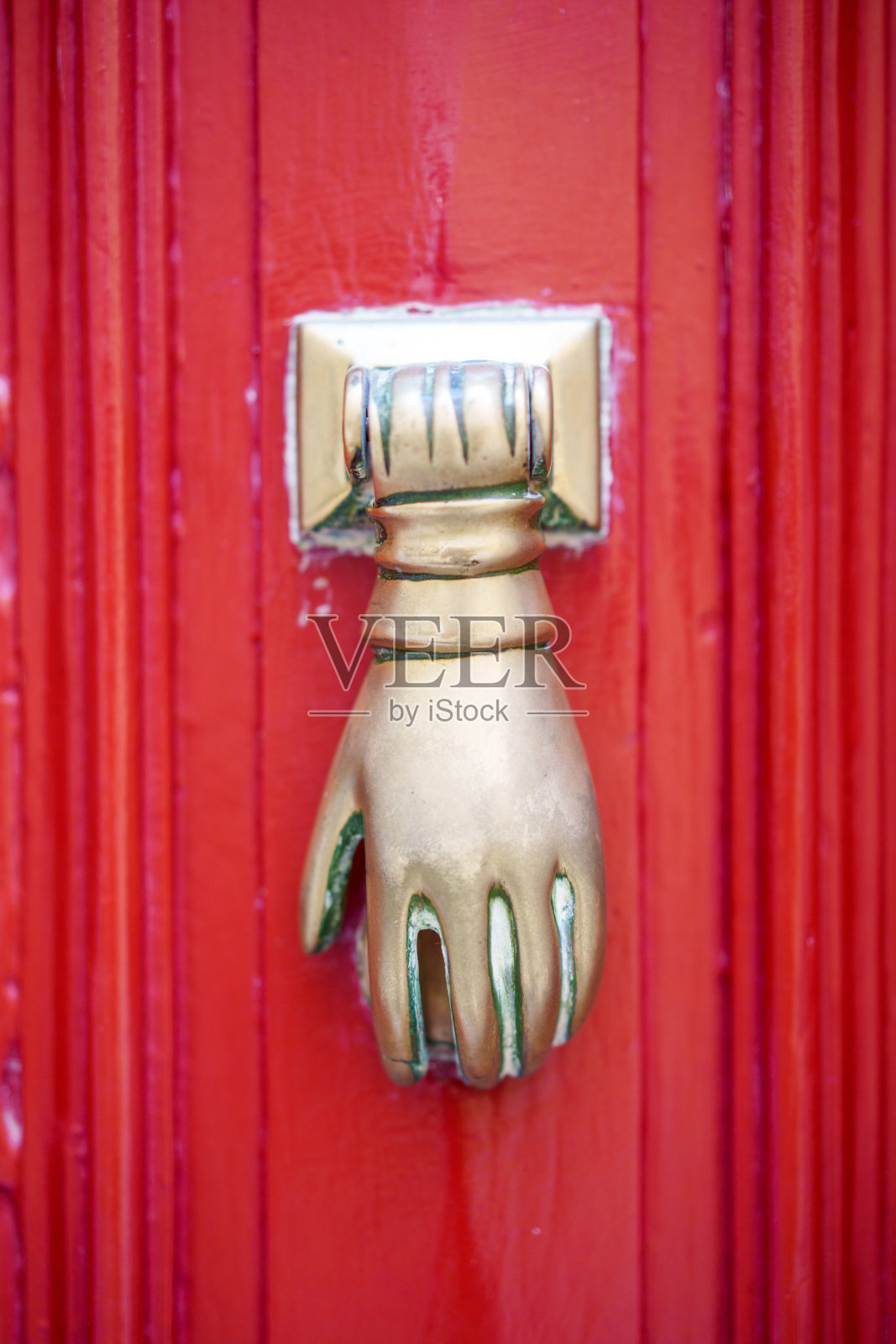 木门上的老式金属门环照片摄影图片