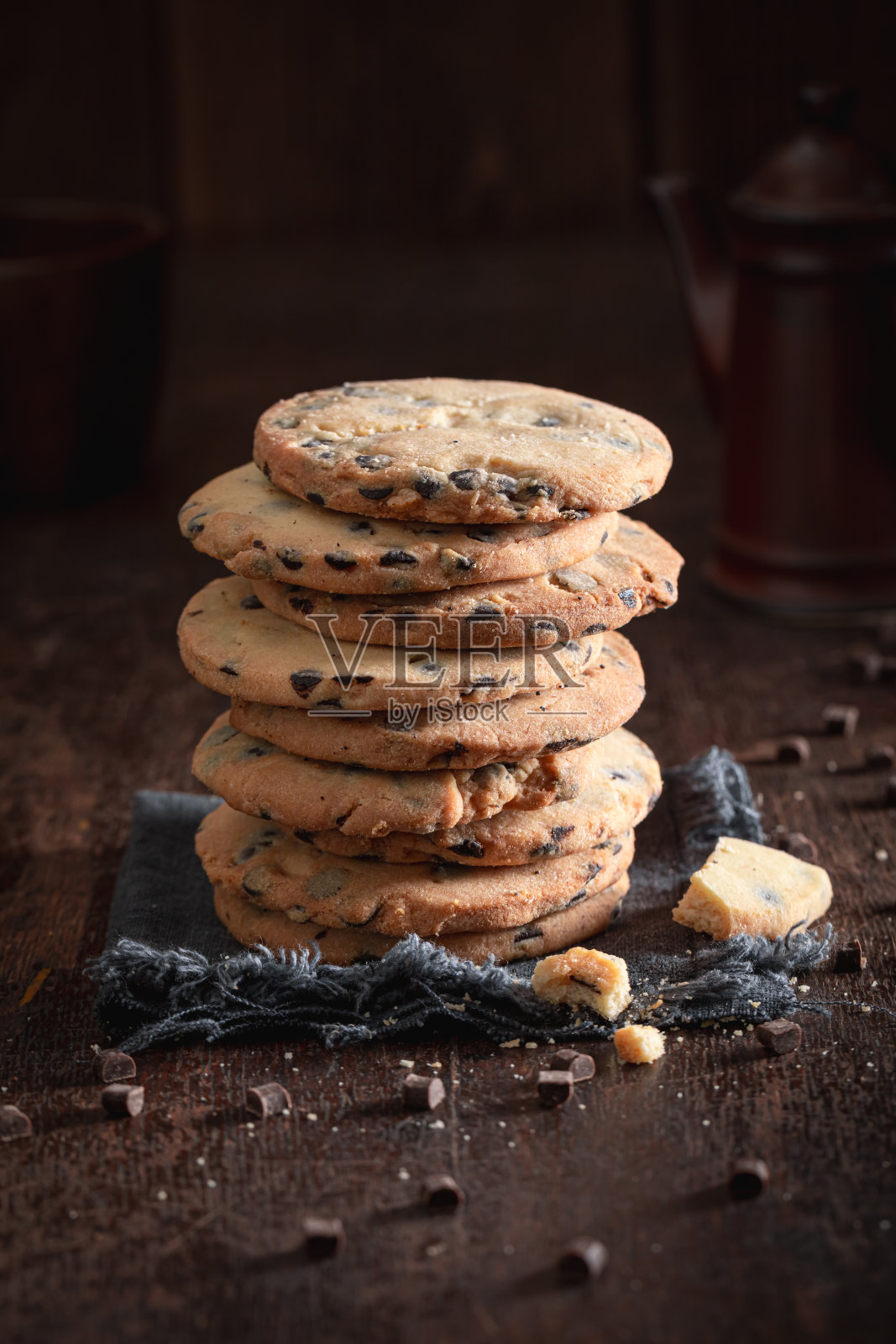 新鲜的自制香草曲奇是放学后的点心。照片摄影图片