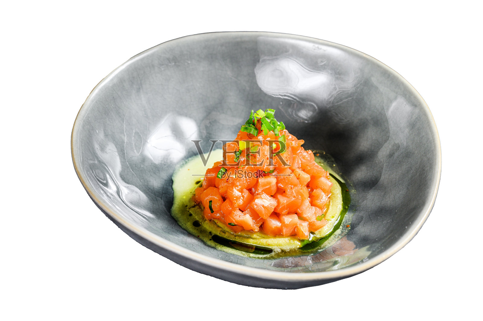 烟熏三文鱼和鳄梨。孤立在白色背景上。前视图。照片摄影图片