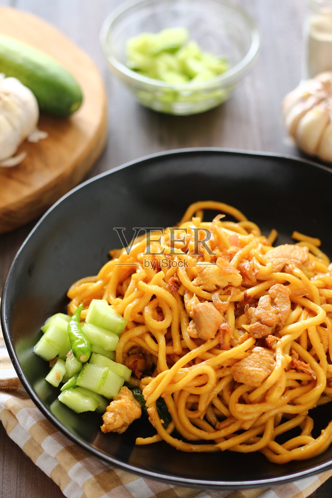 Mie goreng jawa。爪哇炒面。照片摄影图片