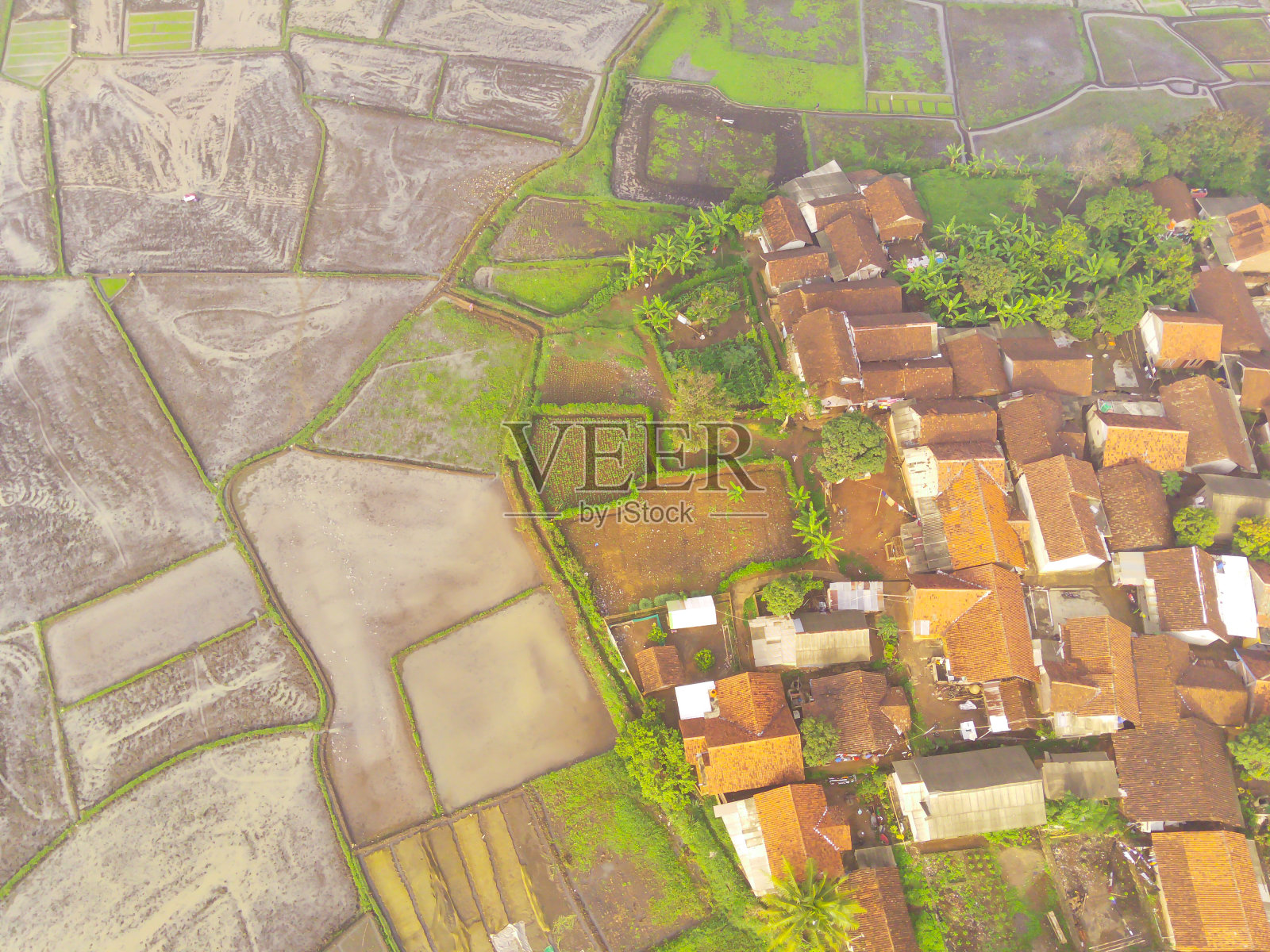 雾蒙蒙的早晨天线照片摄影图片