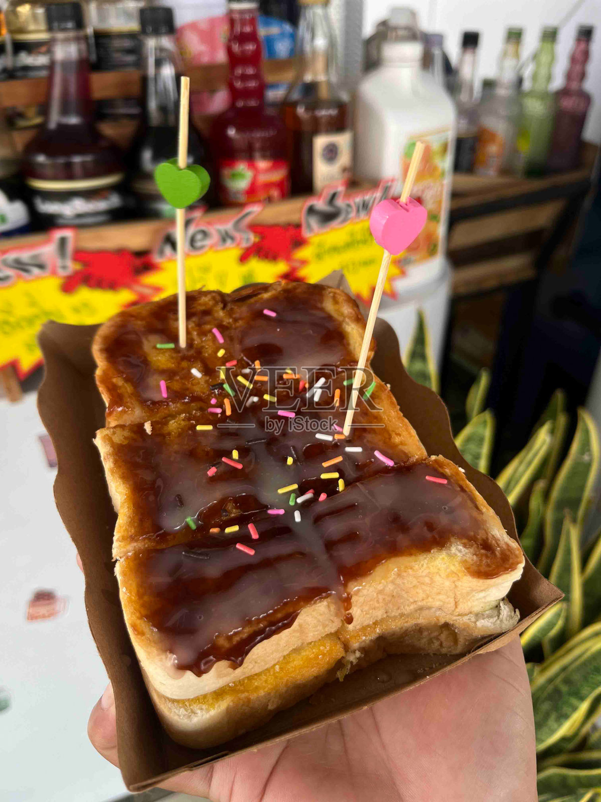 巧克力牛奶面包照片摄影图片