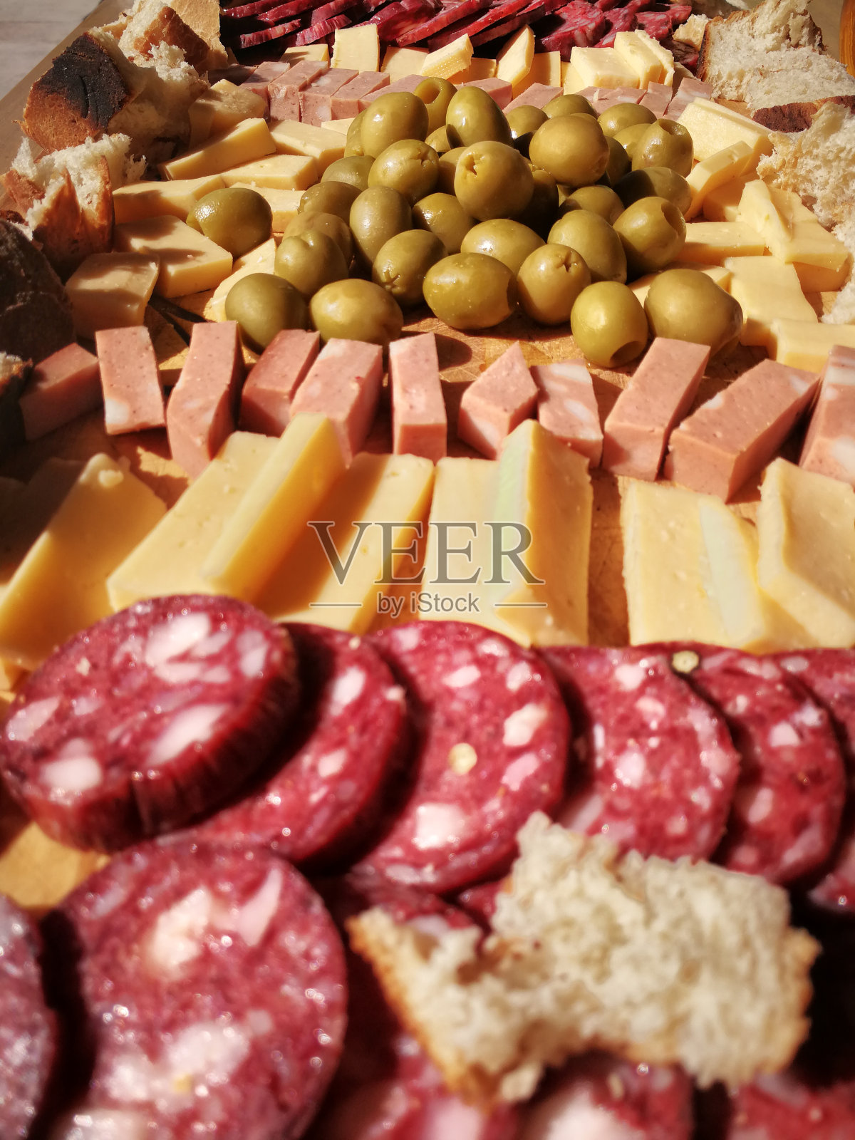 盘上开胃菜即可食用。照片摄影图片