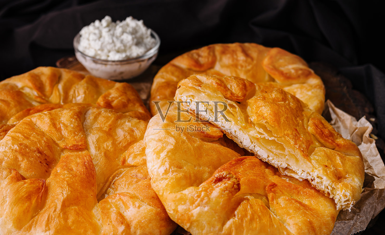 新鲜甜美的vertuta配上白干酪照片摄影图片