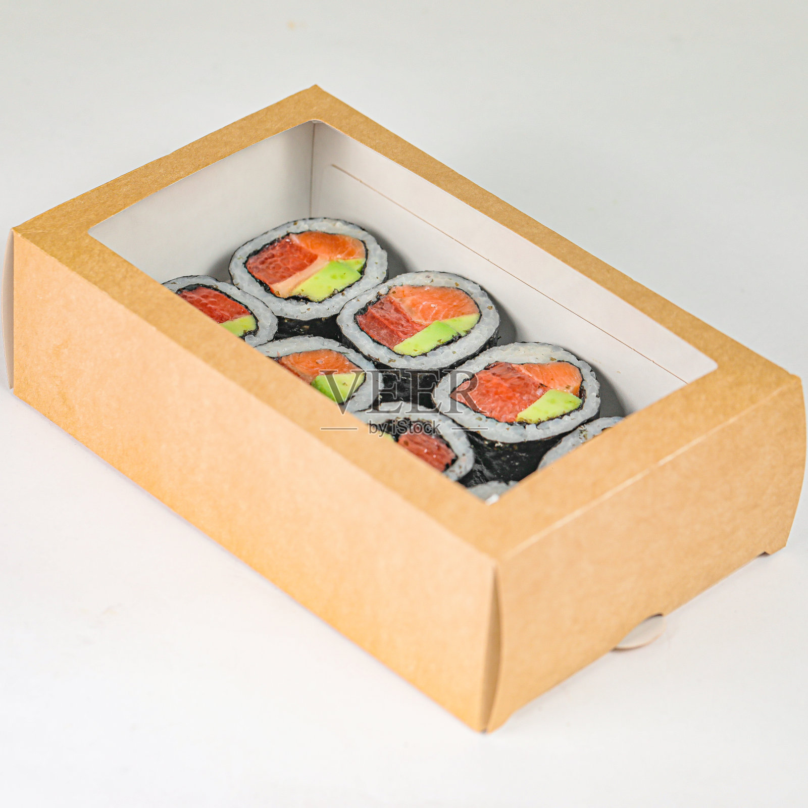 四个寿司卷装在纸板箱里照片摄影图片