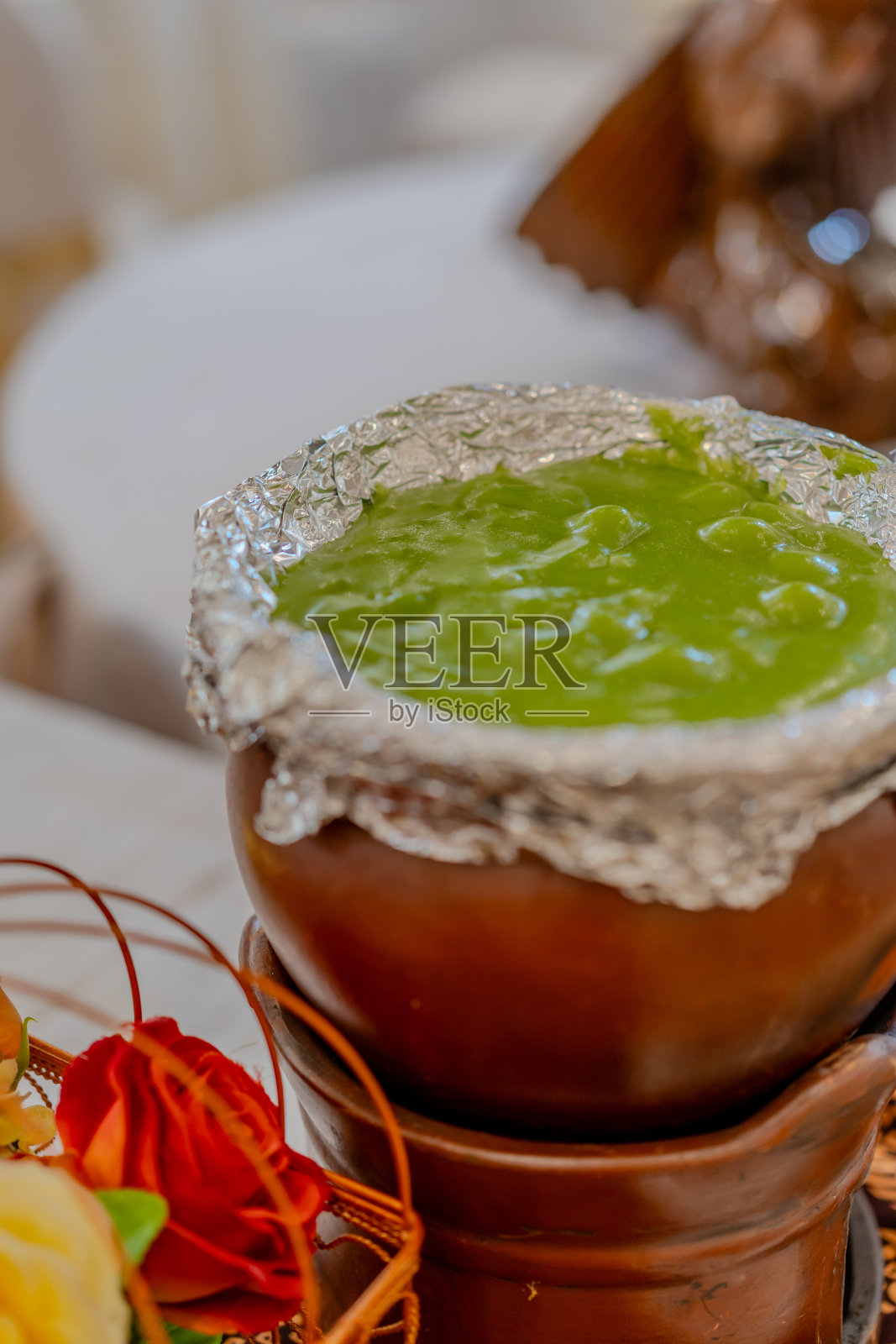 印尼香兰叶骨髓粥,或称为Bubur Sumsum Pandan Hijau照片摄影图片