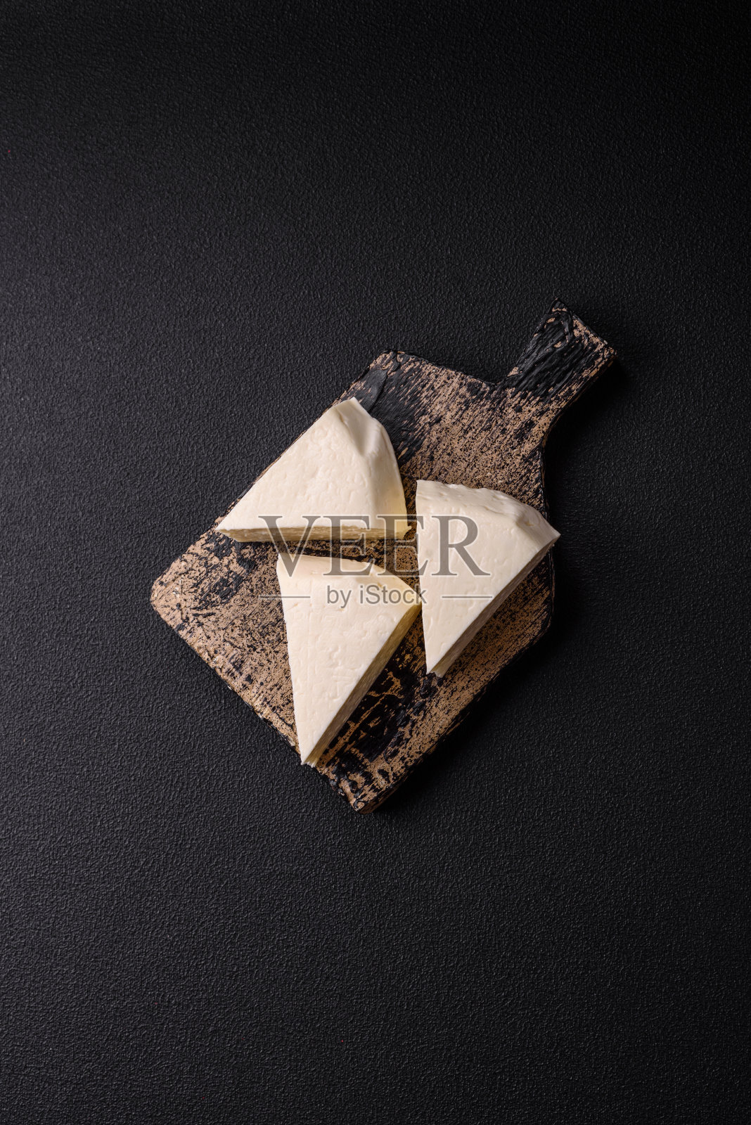 从牛奶或羊奶中提取的新鲜白色奶酪照片摄影图片