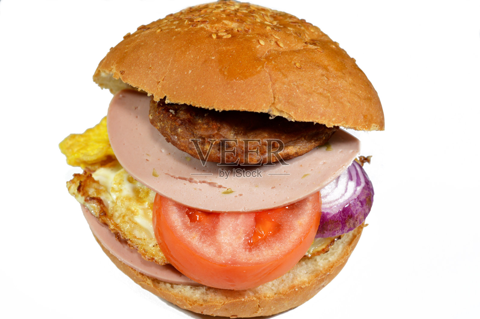 香辣煎牛肉汉堡(配番茄洋葱午餐肉)照片摄影图片