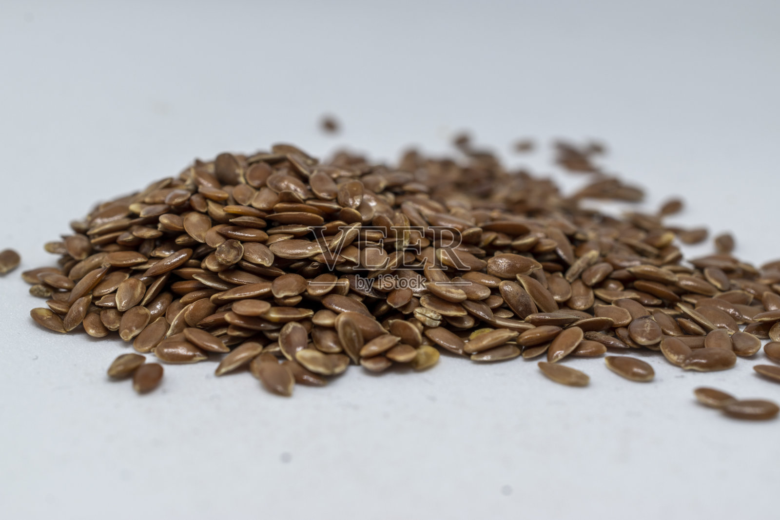 亚麻籽和白色背景照片摄影图片