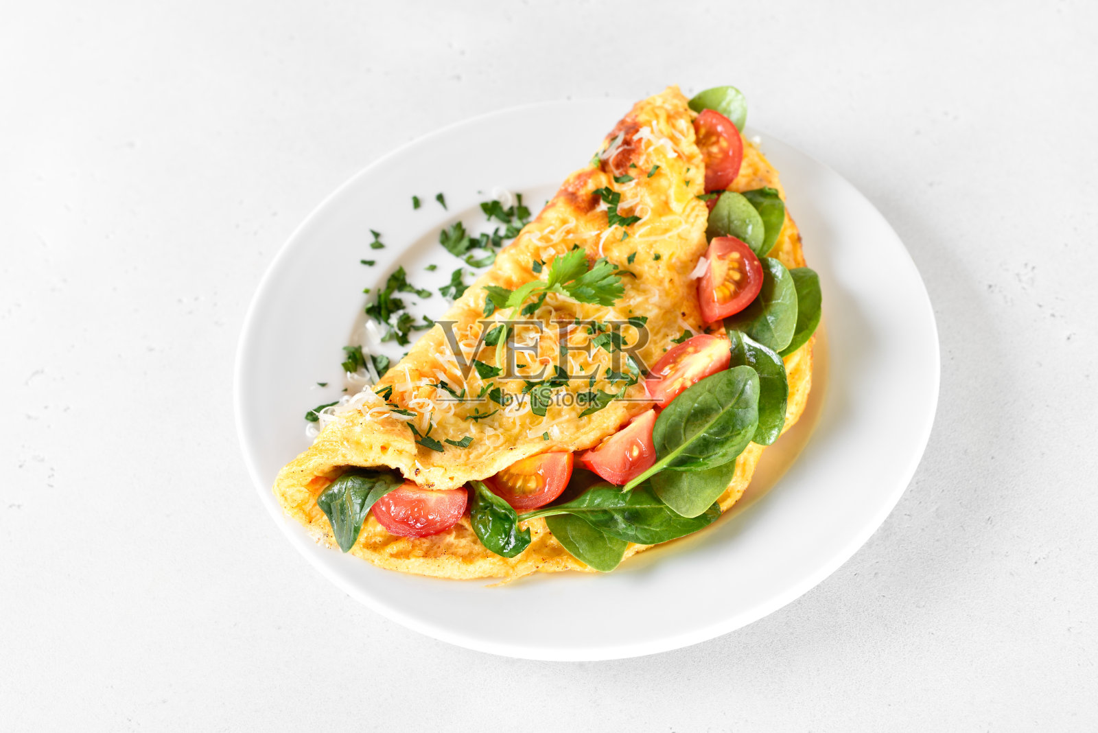 早餐煎蛋配菠菜和西红柿照片摄影图片