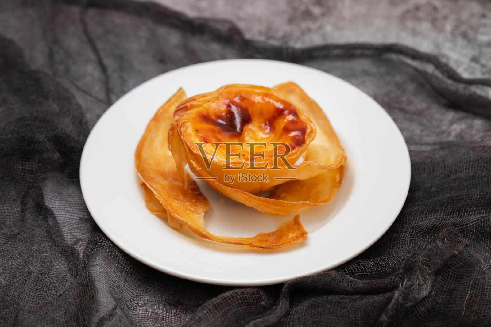 传统的葡萄牙蛋挞或pstel de Nata照片摄影图片