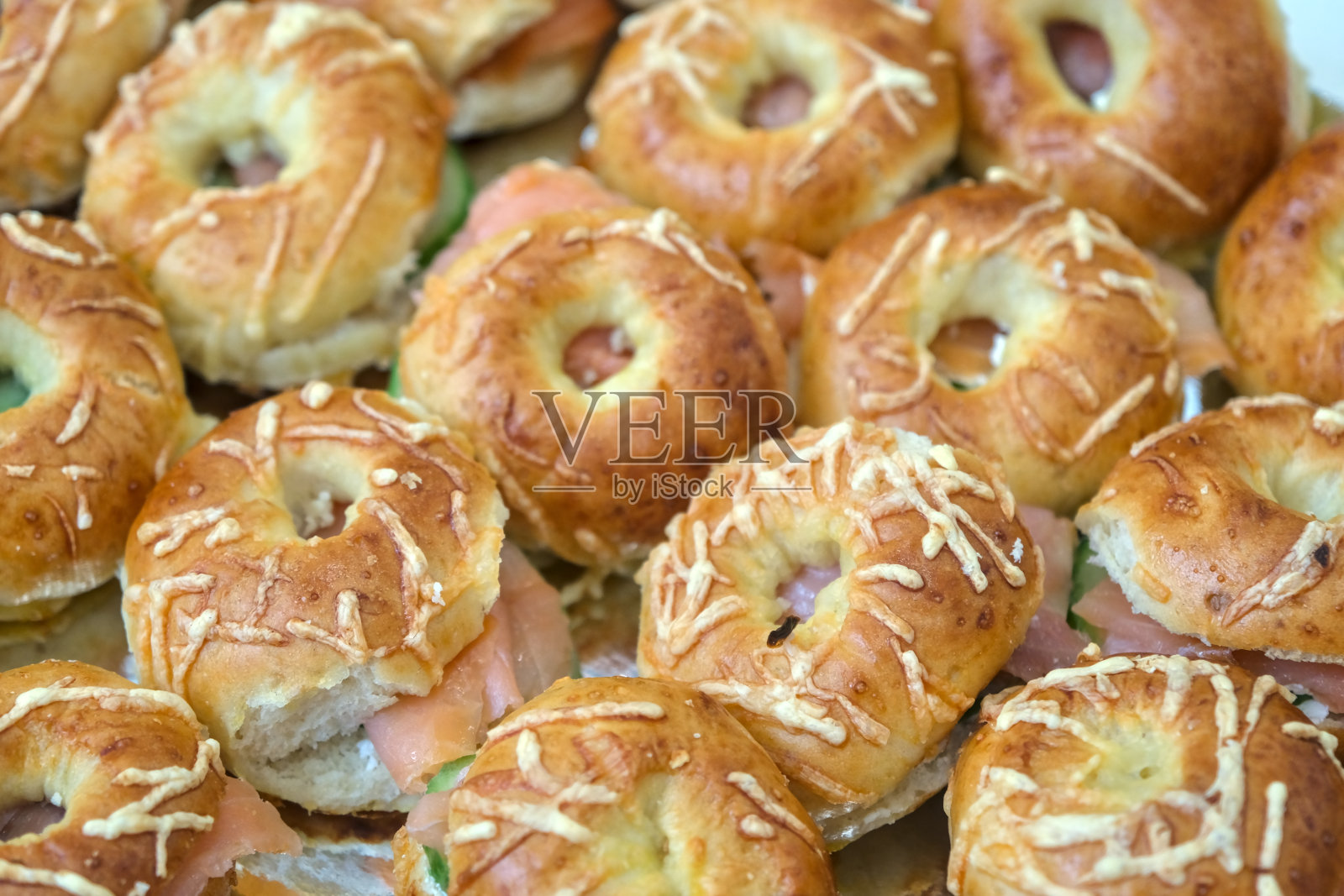 美味小蛋糕的特写,迷你美食。照片摄影图片