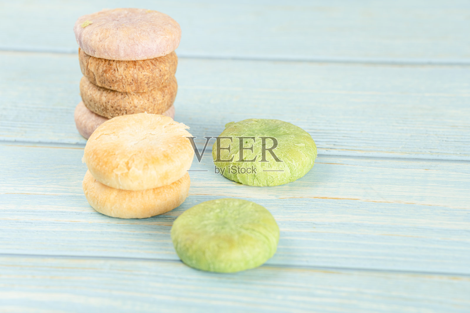 桌上的饼干照片摄影图片