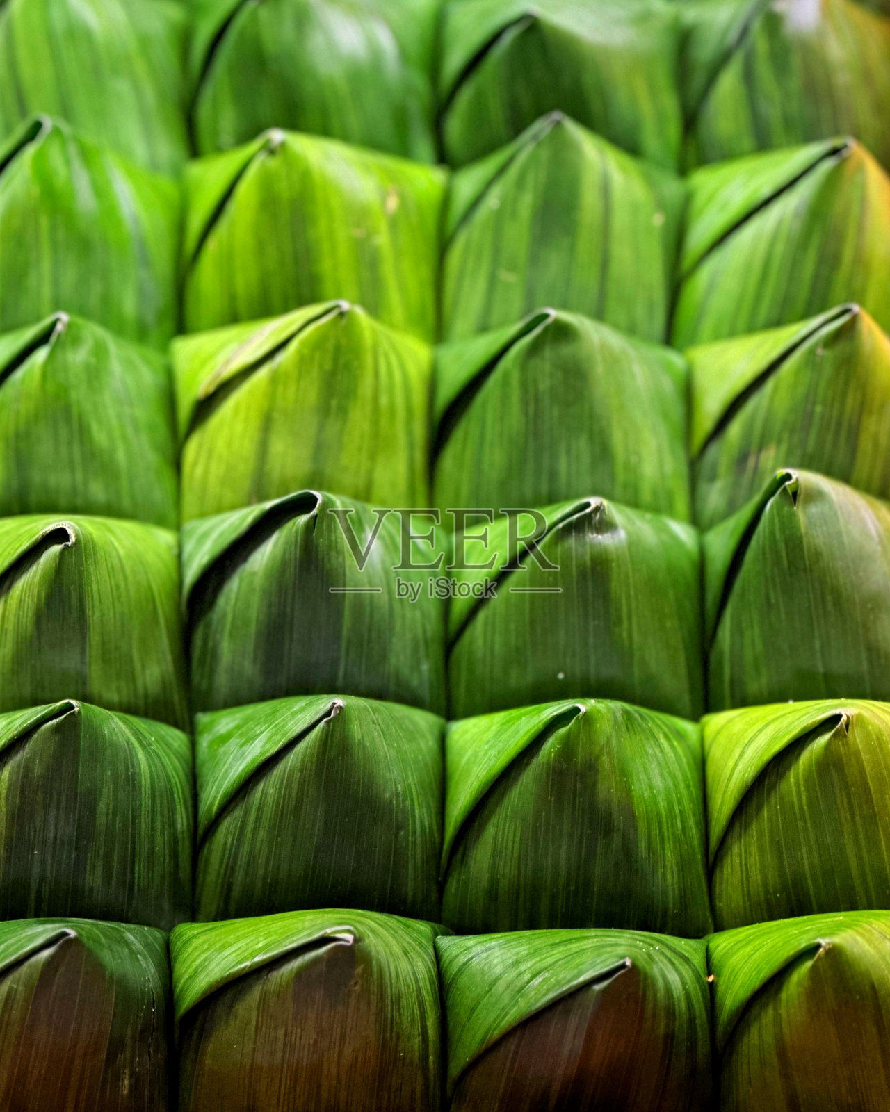 用香蕉叶覆盖的小吃照片摄影图片