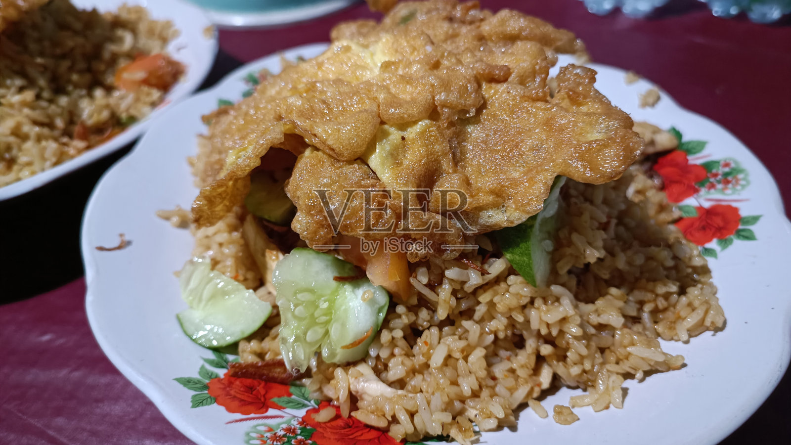 大份炒饭加单面煎蛋照片摄影图片