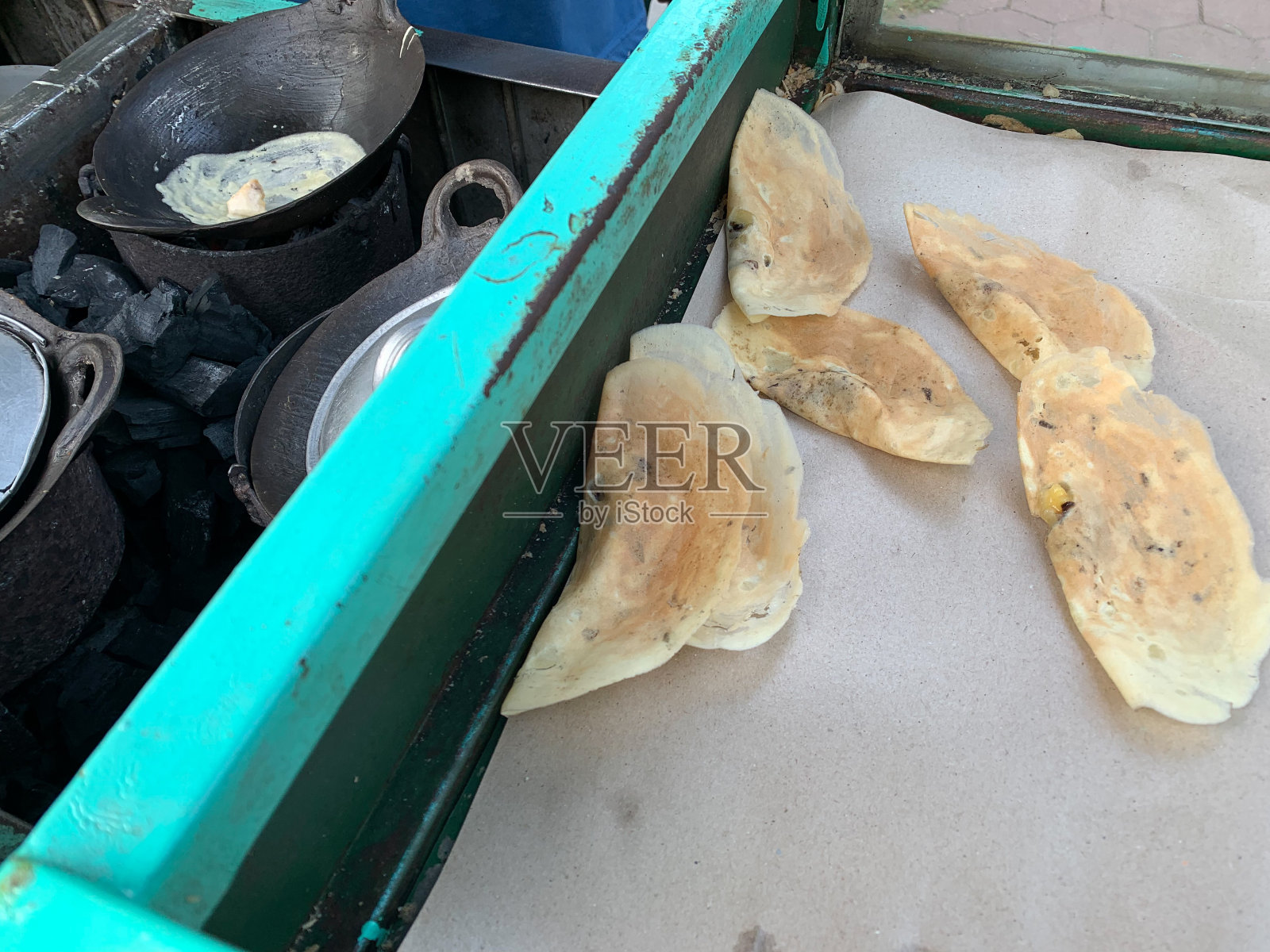 刚刚做好的勒克蛋糕照片摄影图片