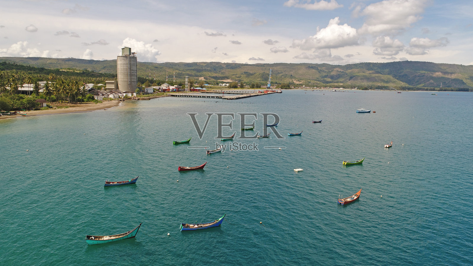 鸟瞰图的Krueng Raya港,亚齐省-印度尼西亚照片摄影图片