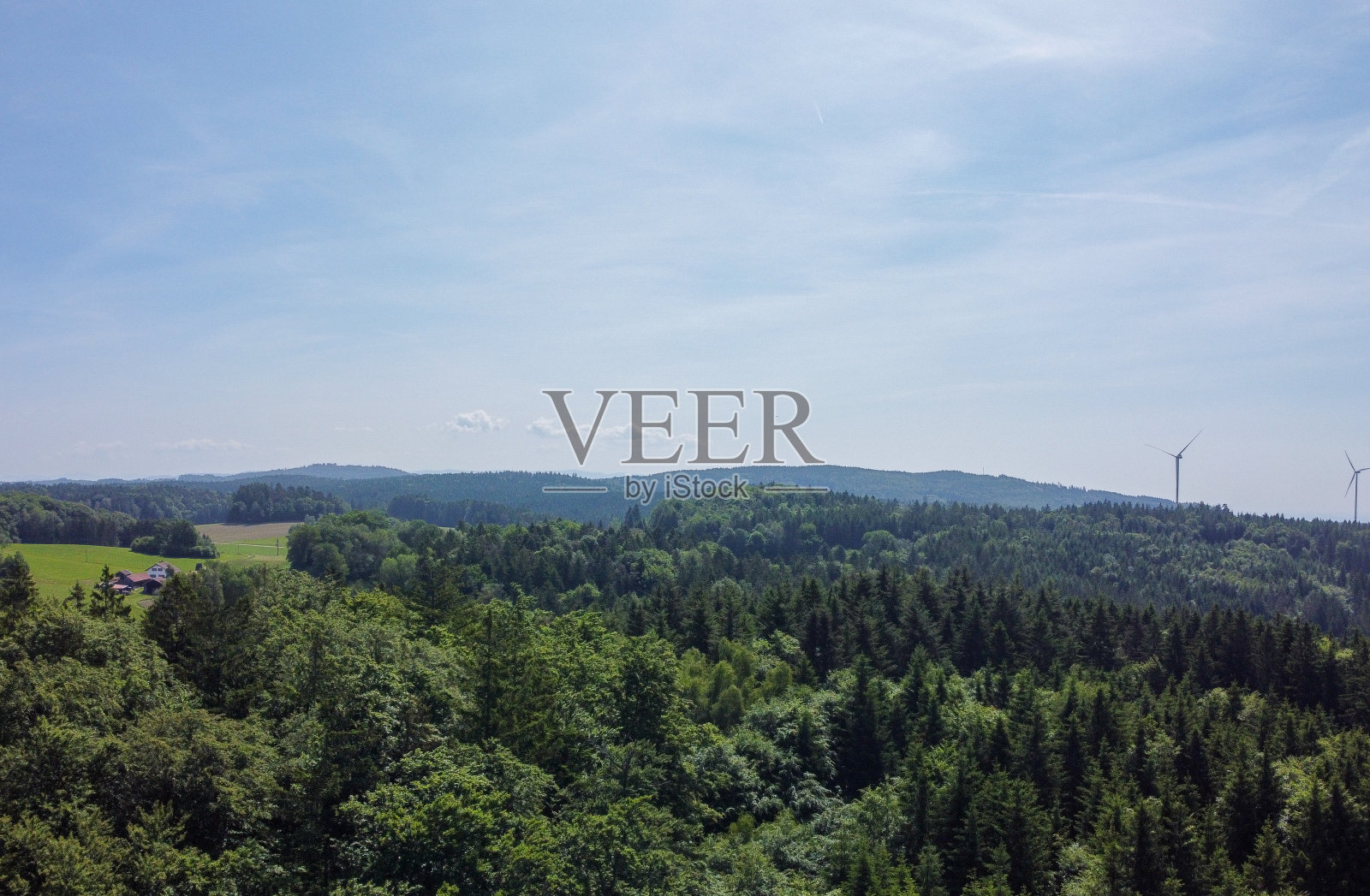 森林、草地和田野的鸟瞰图照片摄影图片