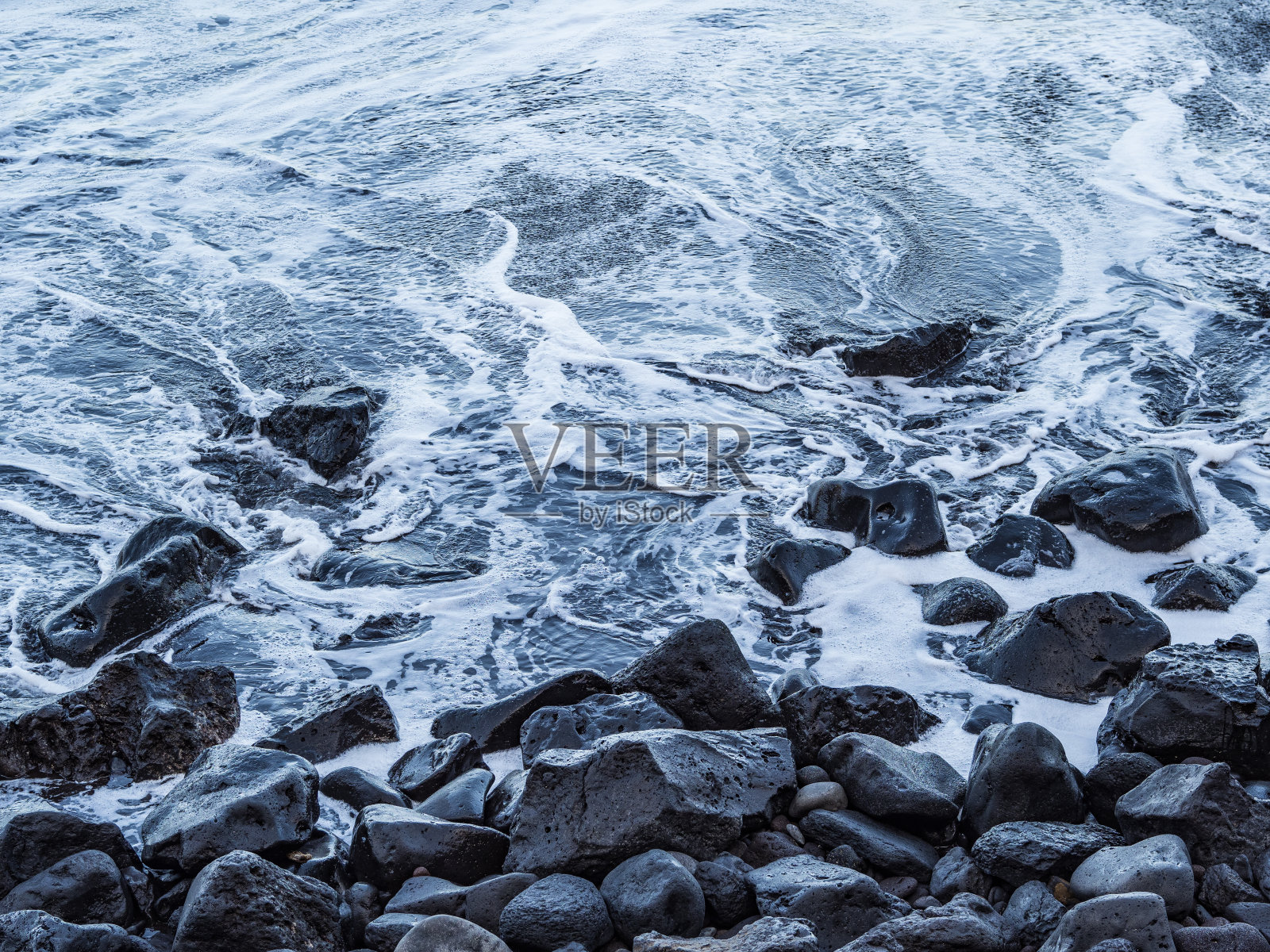 特内里费岛上有黑色火山沙的海滩照片摄影图片