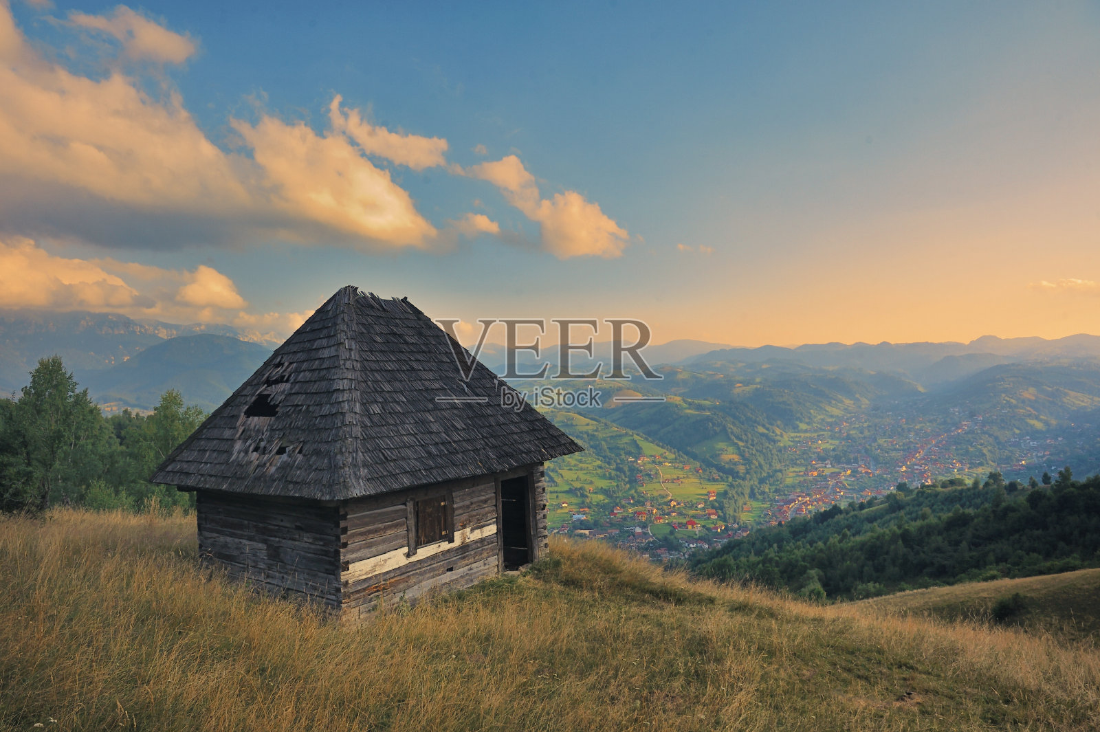 夏季马古拉村,布拉索夫县,罗马尼亚照片摄影图片