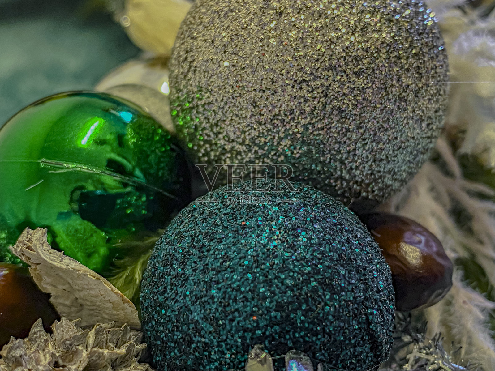 圣诞装饰物和金箔,特写照片摄影图片