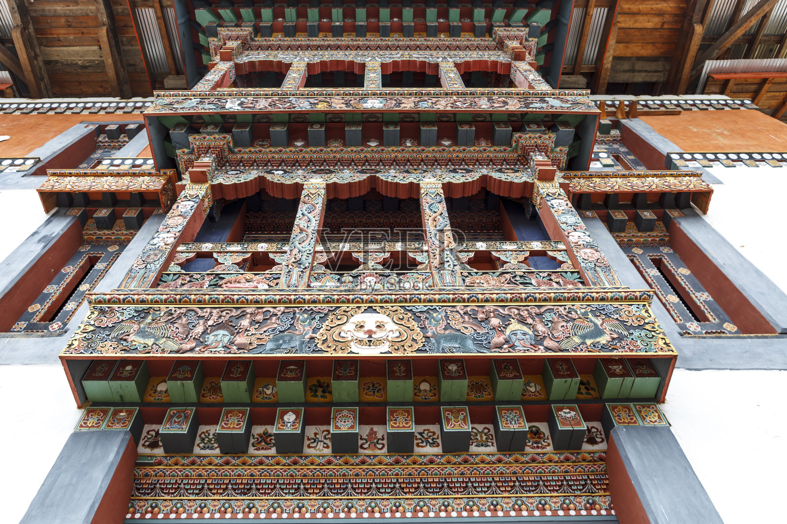 装饰着骷髅头的华丽门面——亚洲不丹中部Phobjikha山谷的Gangtey Goemba修道院照片摄影图片