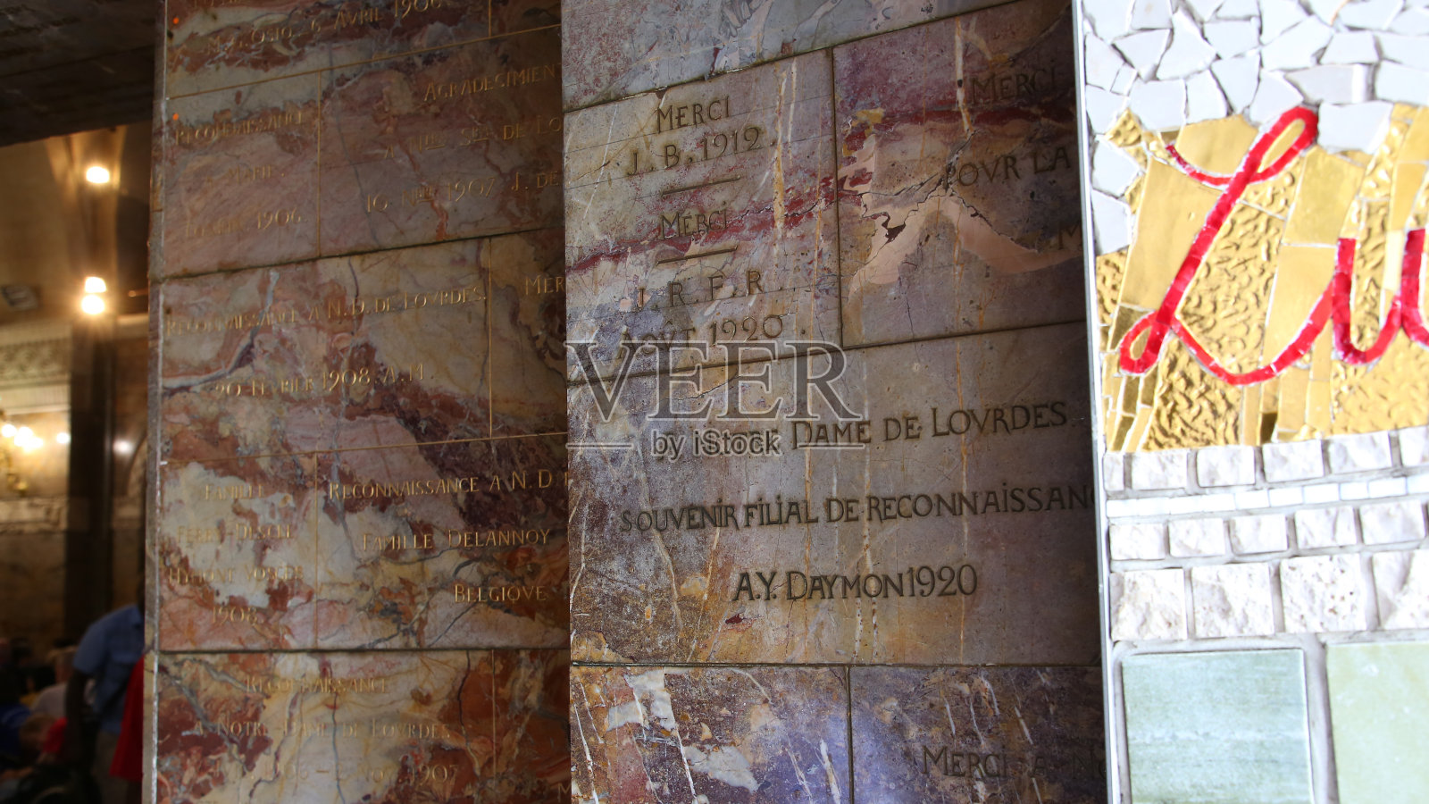 卢尔德圣母的圣所照片摄影图片