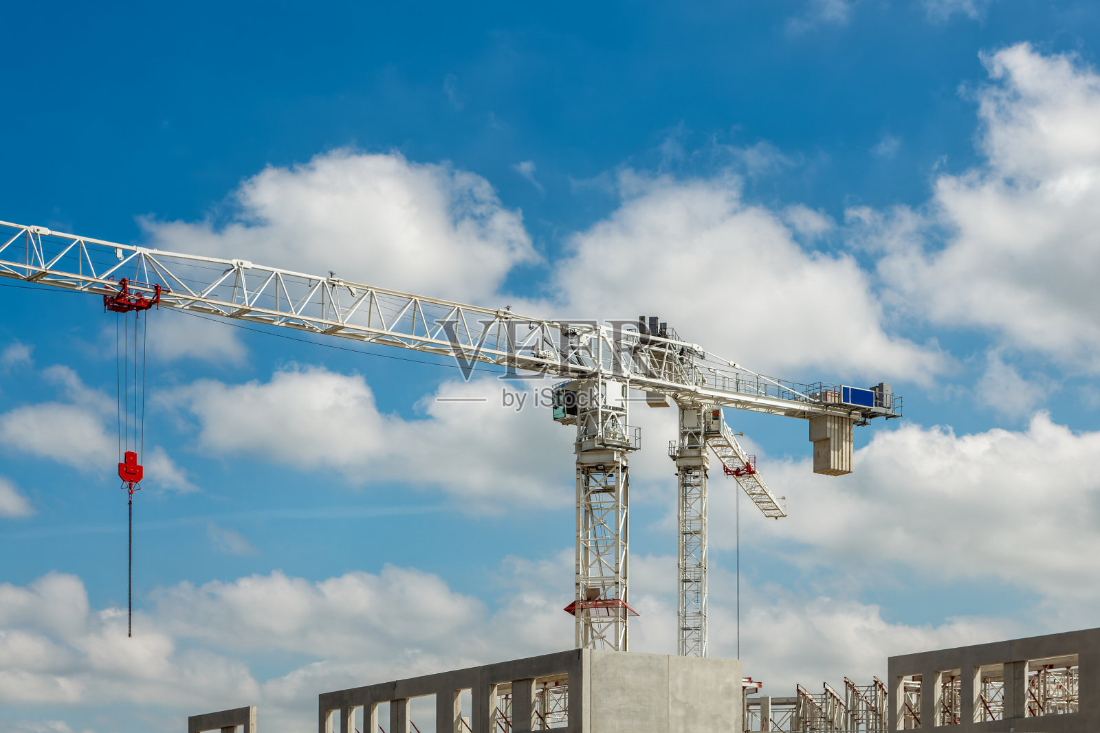 建筑起重机在天空的背景照片摄影图片