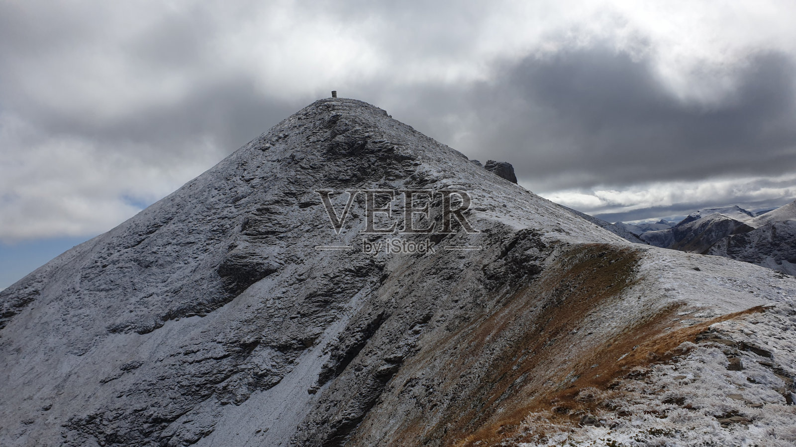 大自然的威严:徒步旅行和山地冒险照片摄影图片
