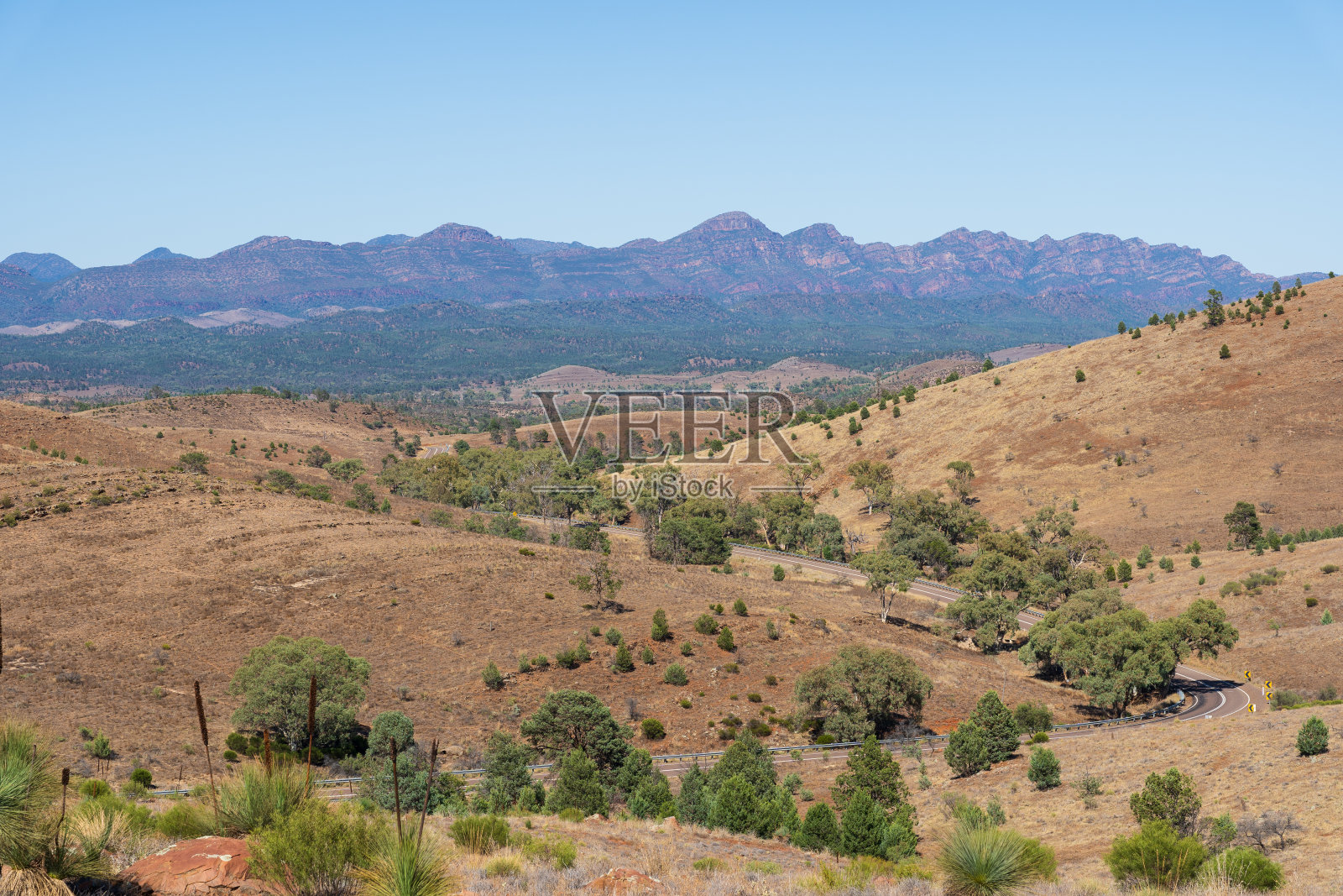 从哈克瞭望台眺望弗林德斯山脉和威尔佩纳庞德照片摄影图片