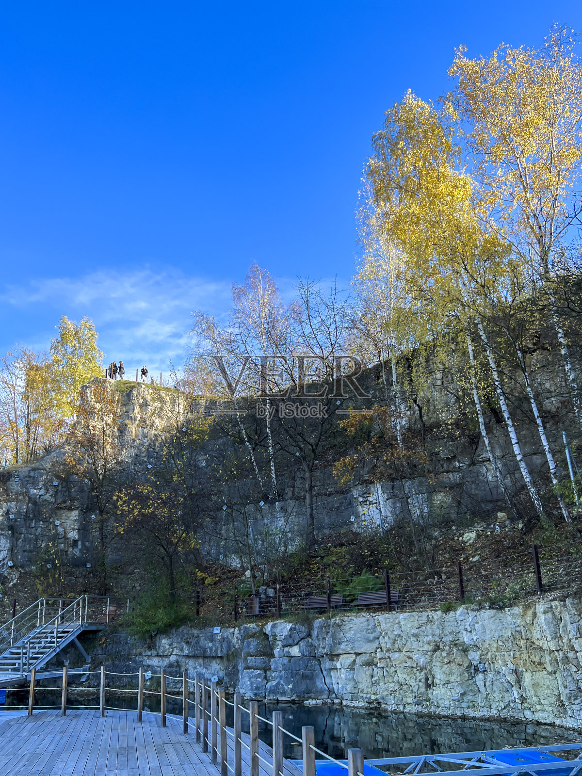 Zakrzowek湖。景观,克拉科夫附近以前的挖掘被水淹没照片摄影图片