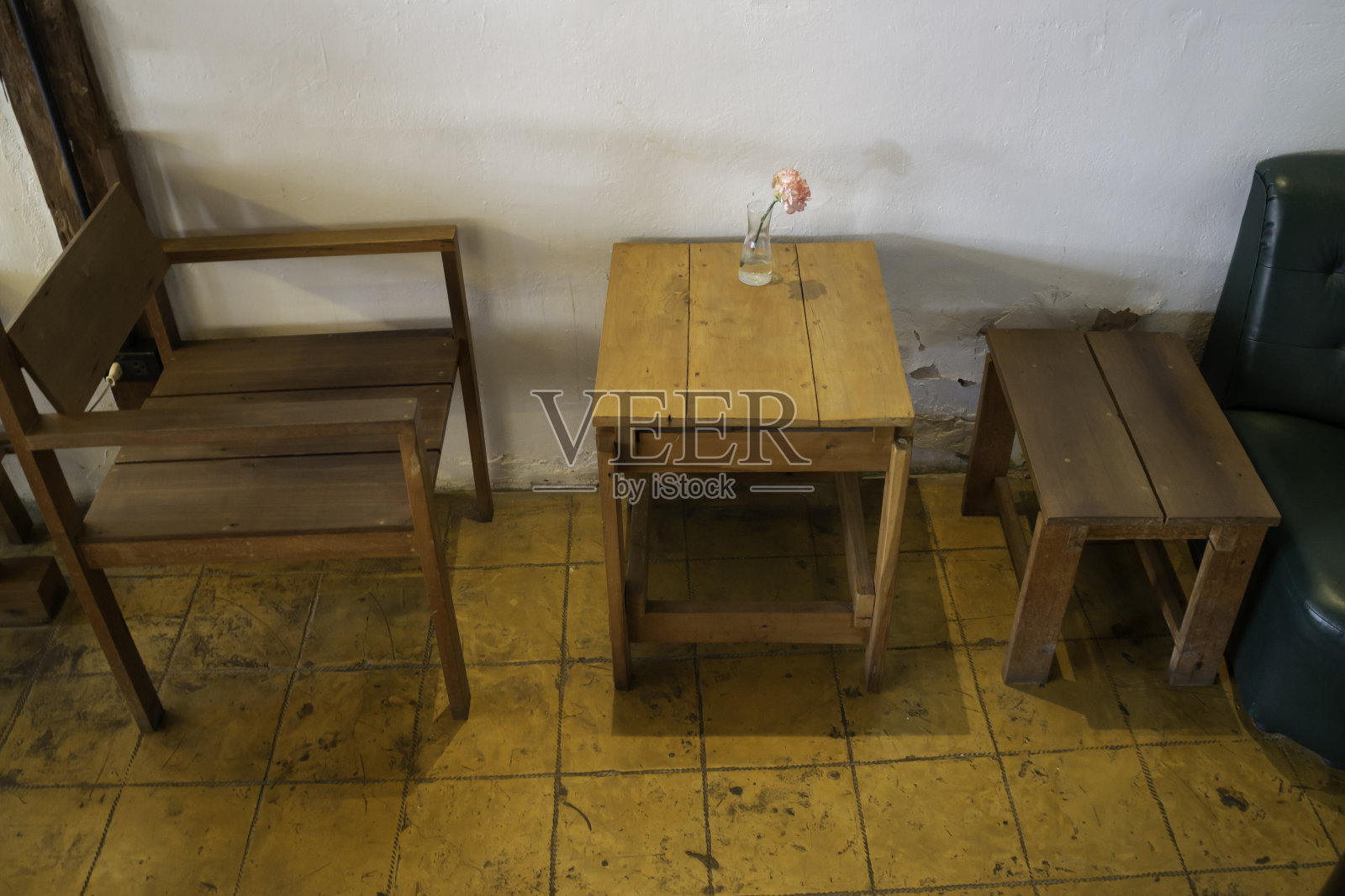 将木屋改造成咖啡厅照片摄影图片