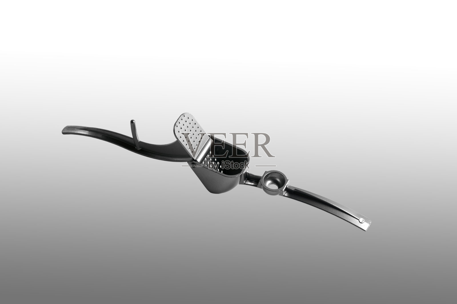 压榨大蒜。照片摄影图片