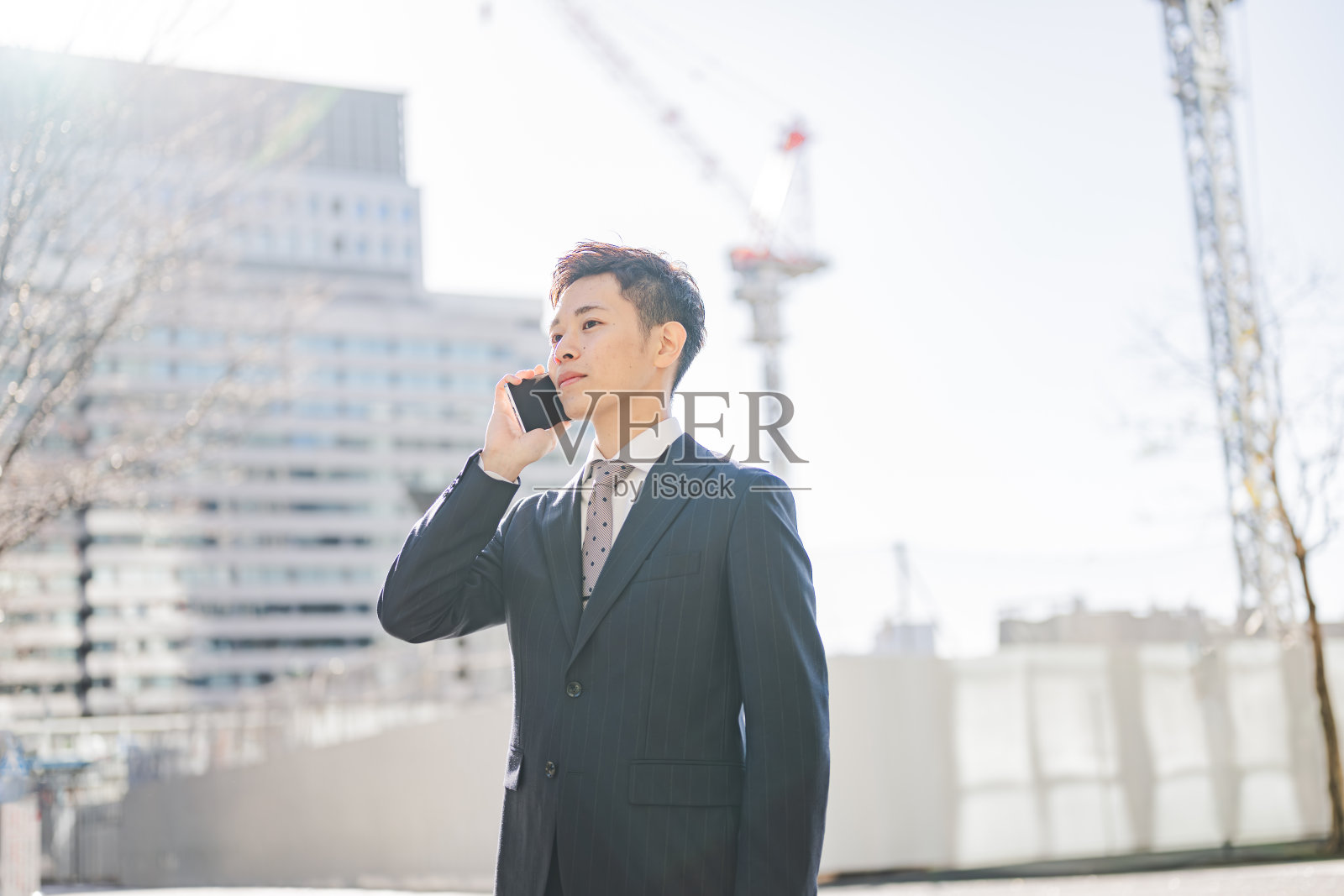 东京市区和商人用电话照片摄影图片