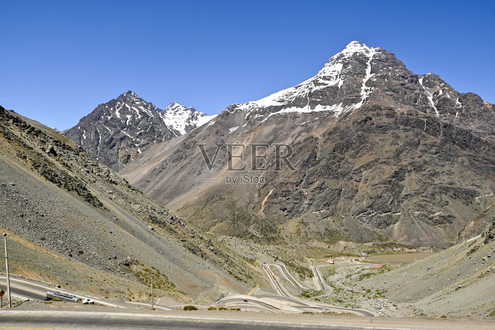夏季波蒂略附近安第斯山脉的景色照片摄影图片