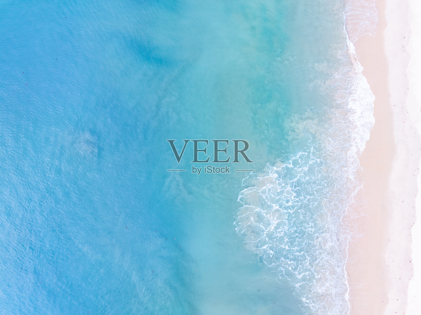 惊人的俯视图海景海滩景观背景,夏季海浪冲击沙滩海景背景,高角度查看海洋自然背景照片摄影图片