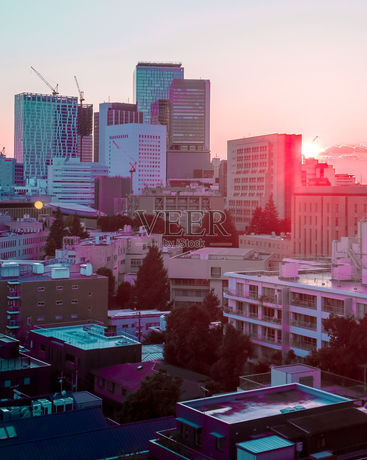 日本东京,日落时分的市中心照片摄影图片