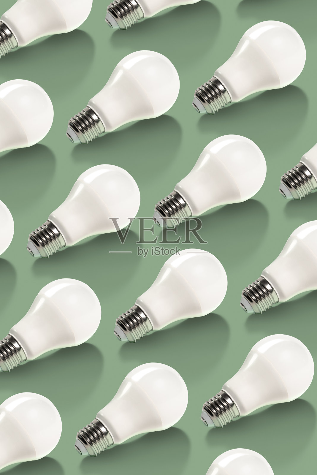 灯泡图案在彩色背景。照片摄影图片