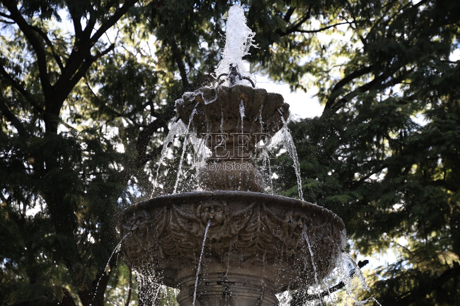 危地马拉安提瓜的喷泉照片摄影图片