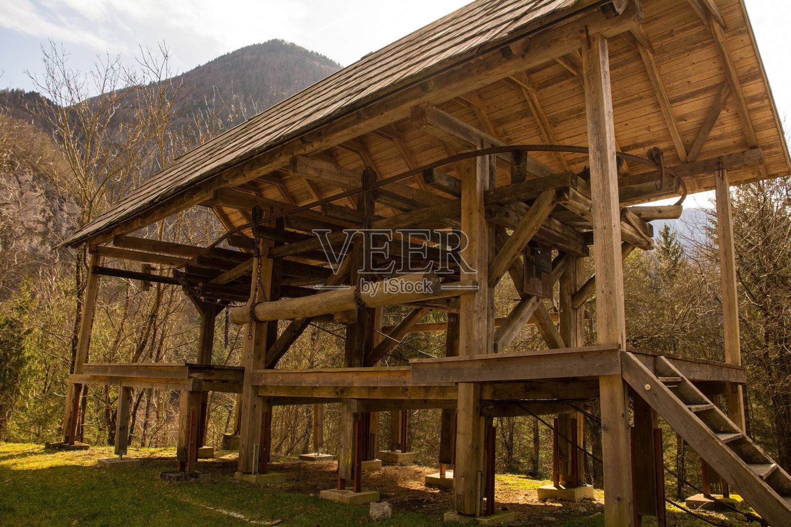 斯洛文尼亚的木材缆车站照片摄影图片