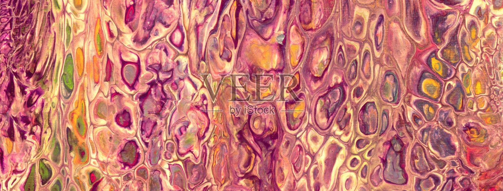 抽象流体或液体艺术背景暗红色和紫色的颜色。丙烯酸绘画与葡萄酒梯度和飞溅。照片摄影图片