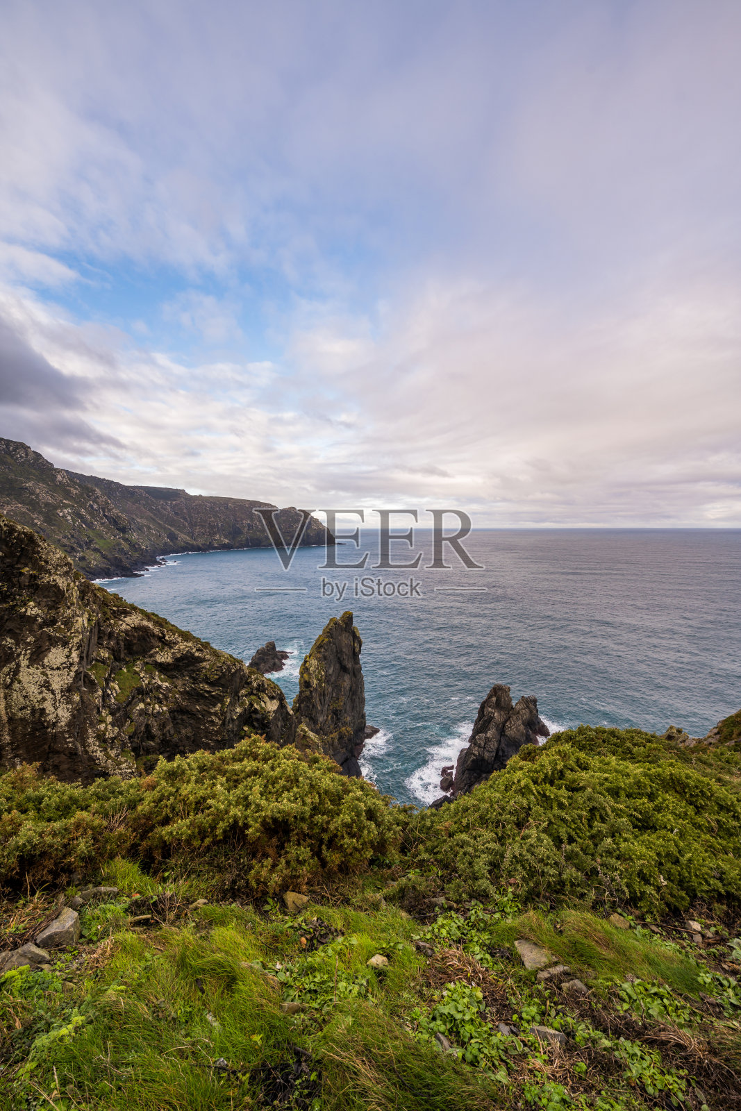 西班牙北部的奥蒂加尔角天然悬崖和海景。照片摄影图片