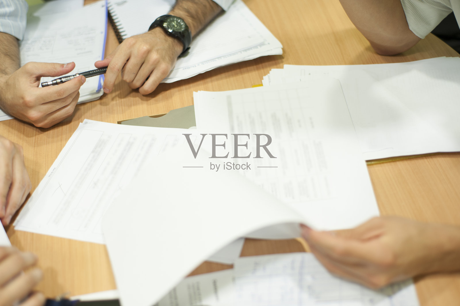 学生学习,手,纸和笔照片摄影图片