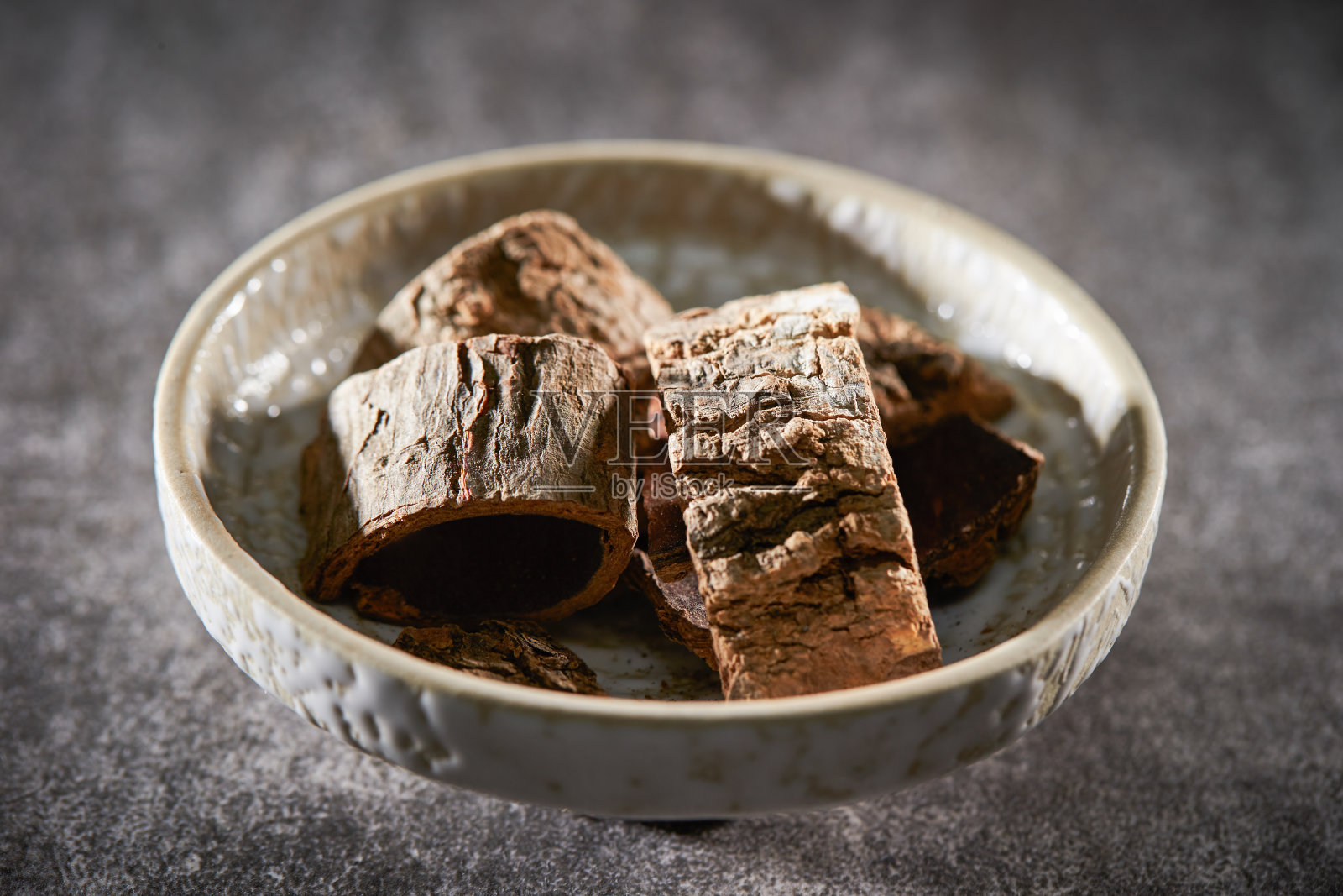 杜仲树皮干,传统中草药照片摄影图片